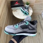 Jordans Retro 4 - Green Glow Edition