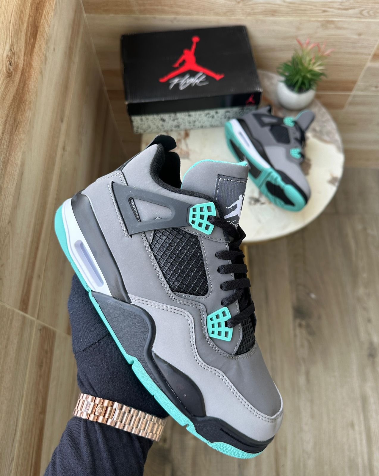Jordans Retro 4 - Green Glow Edition Jordans Retro 4 - Green Glow Edition