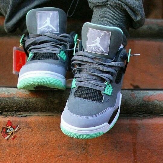 Jordans Retro 4 - Green Glow Edition Jordans Retro 4 - Green Glow Edition
