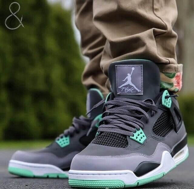 Jordans Retro 4 - Green Glow Edition Jordans Retro 4 - Green Glow Edition
