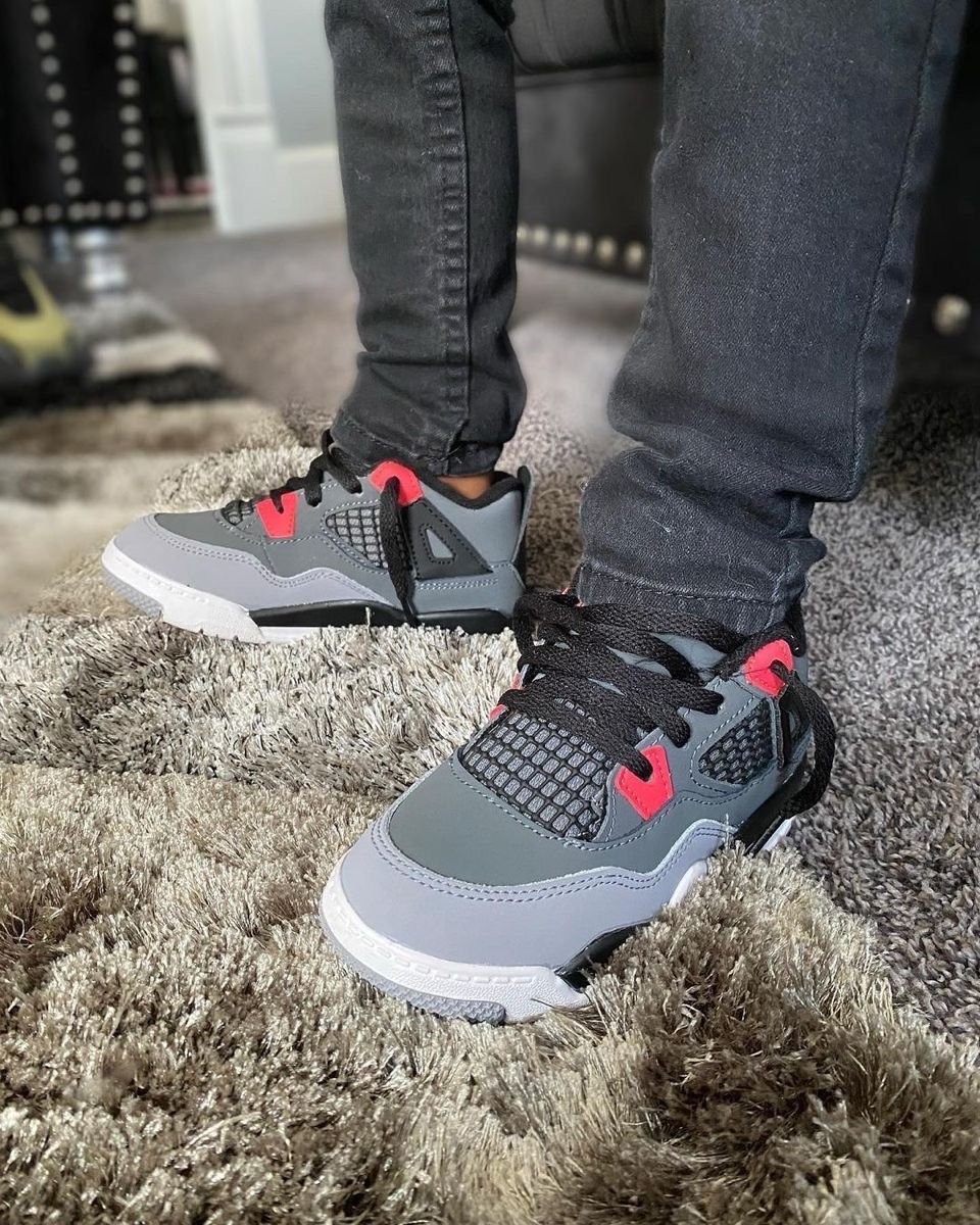 Jordans Retro 4 - Midknight Navy Edition