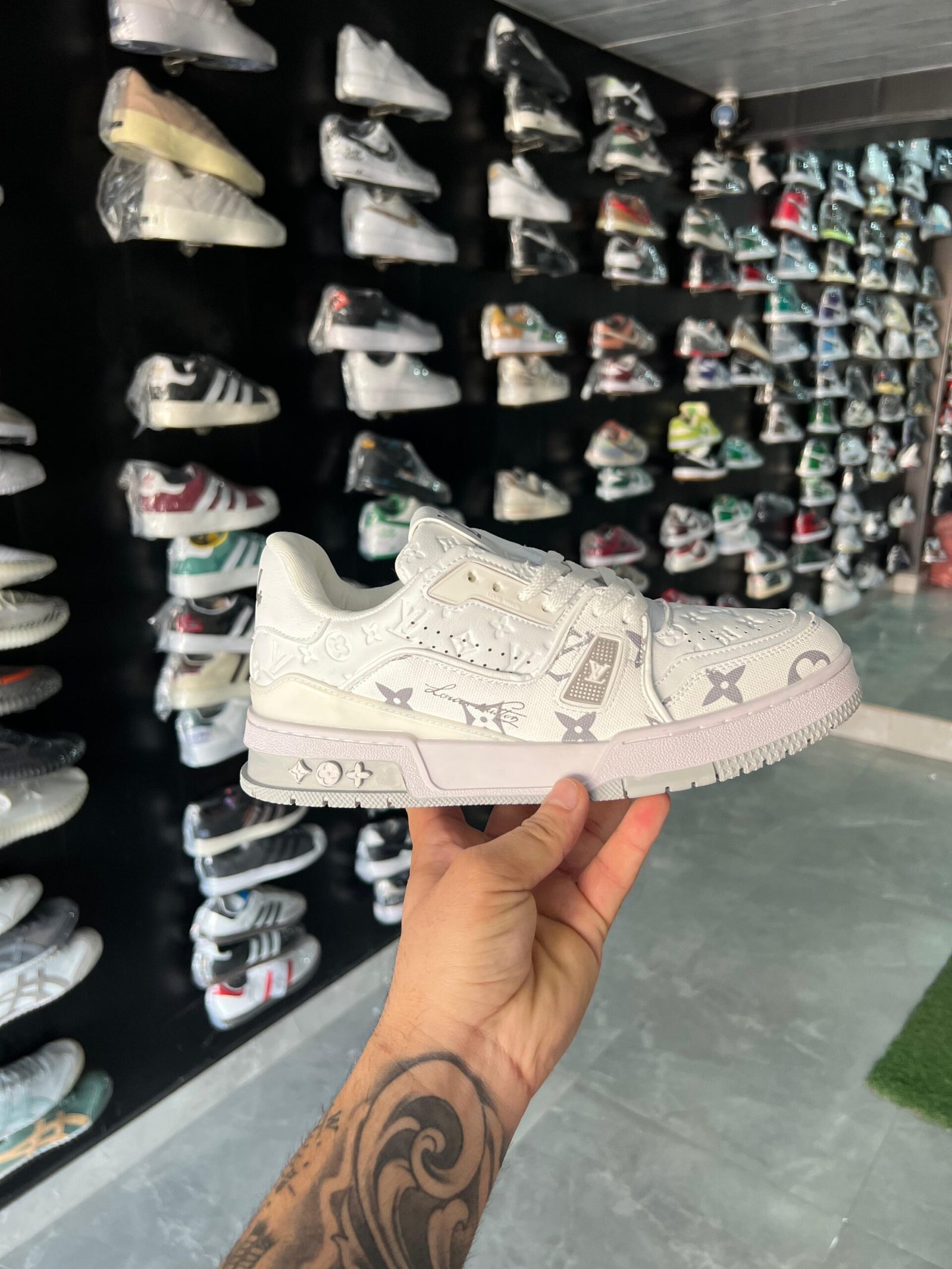 Branded LV Sneaker 1st Copy Shoes