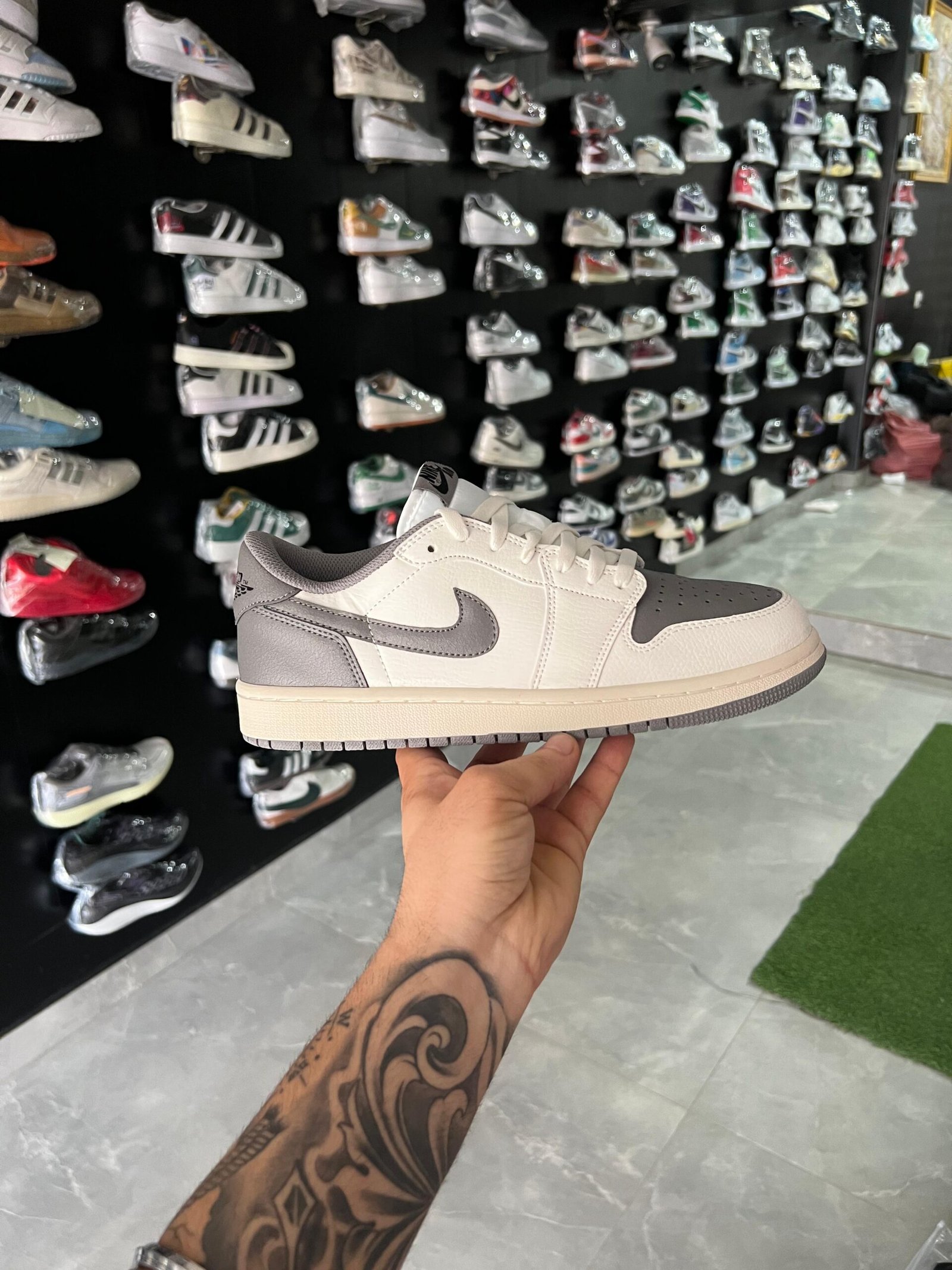 Nike Air Jordan Cut Low Sneakers (Gray)