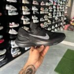 Nike Zoom Vomero 15 - (Black)