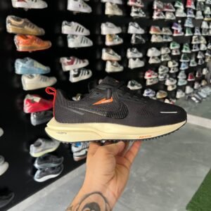 Nike Vomero Speed Shoes (Black)