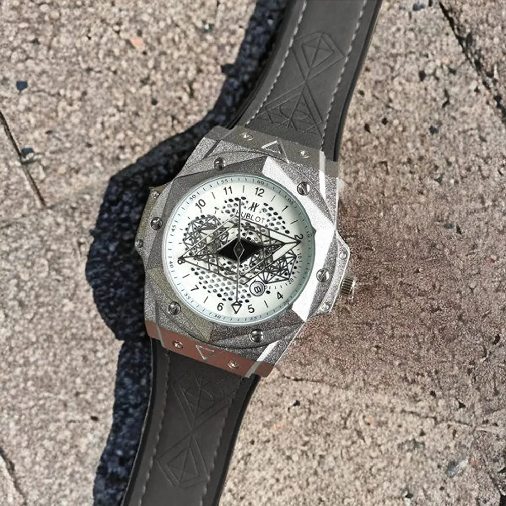 buy-classy-hublot-big-bang-watch-for-men-tw332.webp