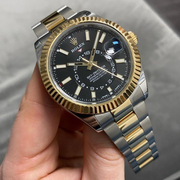buy-premium-rolex-sky-dweller-watch-for-men-aps38.jpg