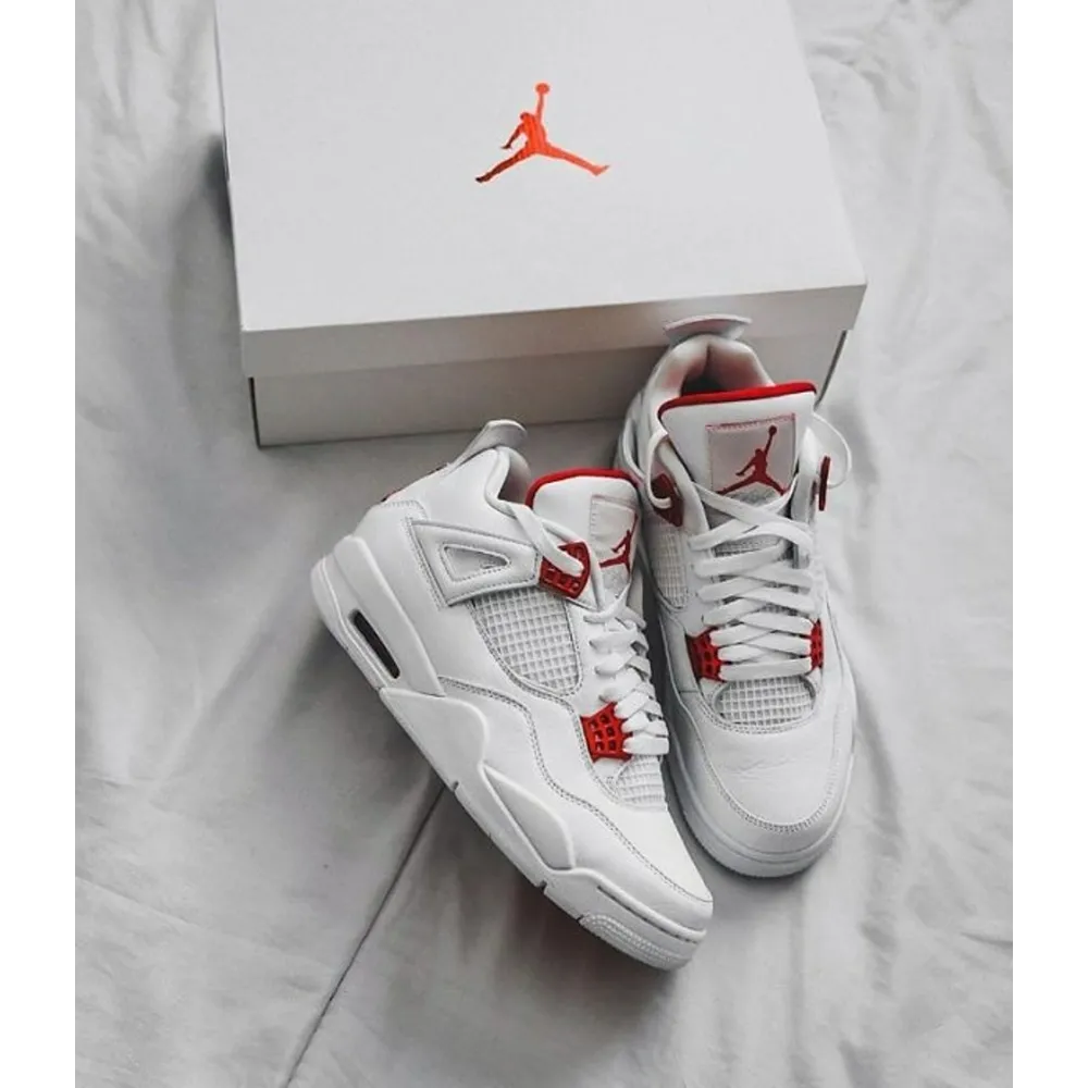 1-Nike-air-jordan-retro-4-red-metallic-3699-2.webp