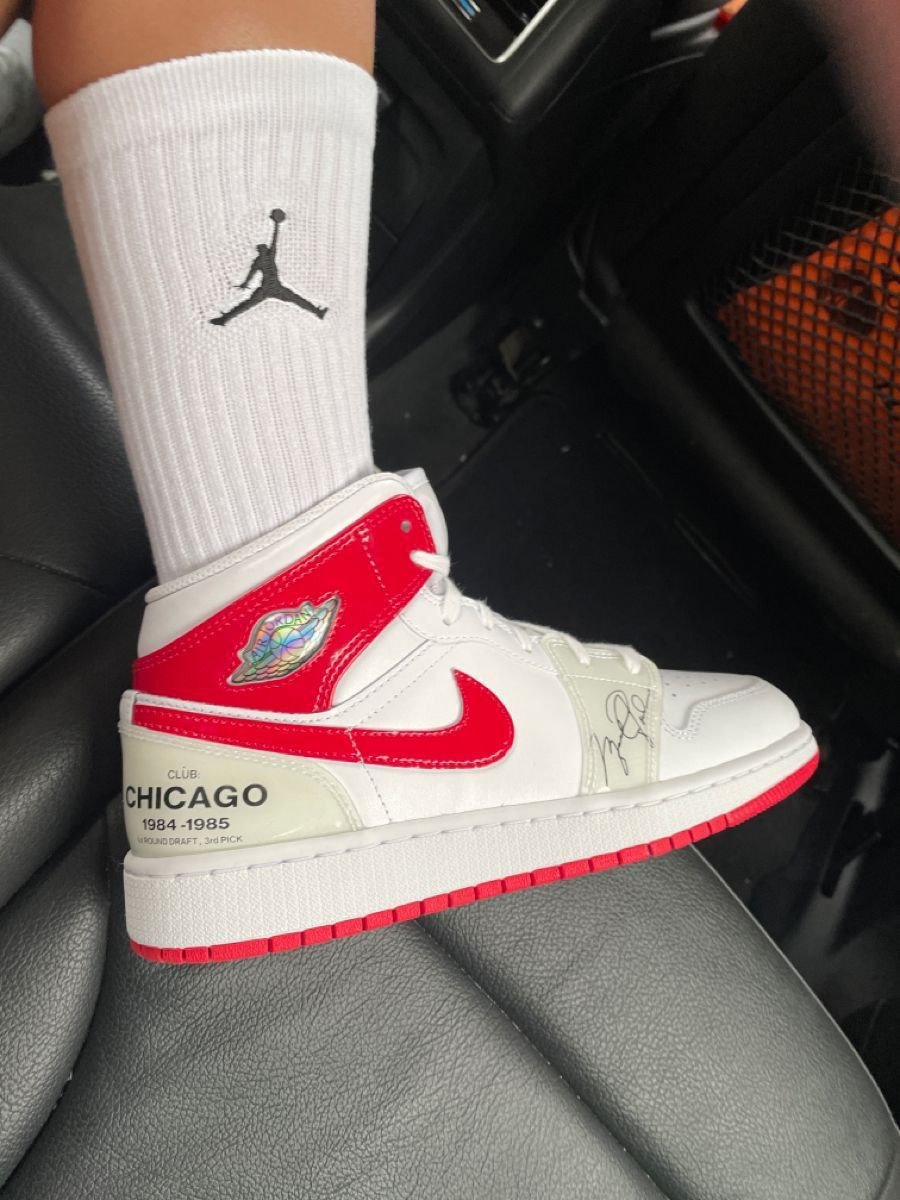 2-Nike-Air-Jordan-1-Mid-Rookie-Season-3300-1.jpg