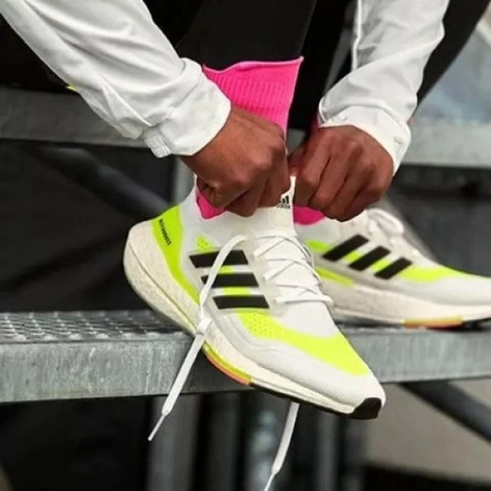 20-Adidas-ultraboost-21-solar-white-3100-2.webp