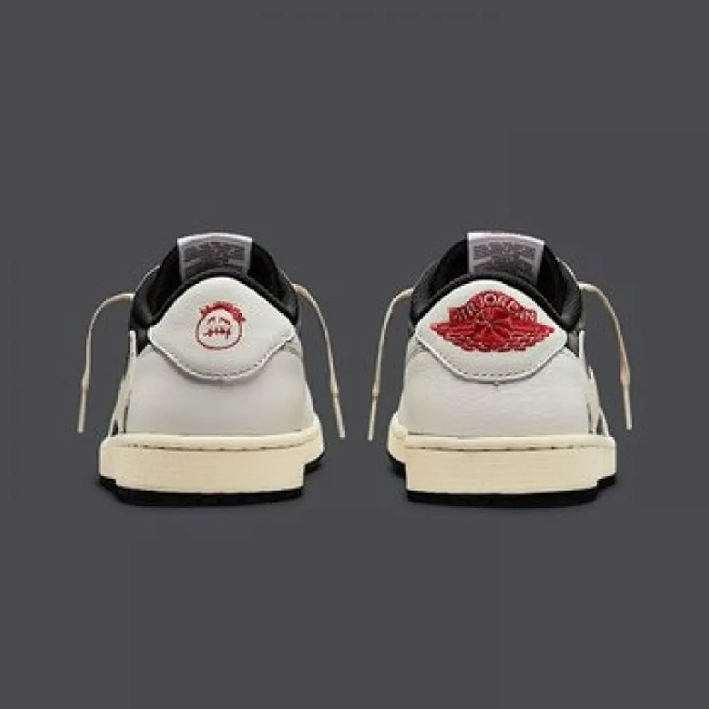 22-Nike-Air-Jordan-Retro-1-Low-x-TRAVIS-SCOTT-3299-2.webp