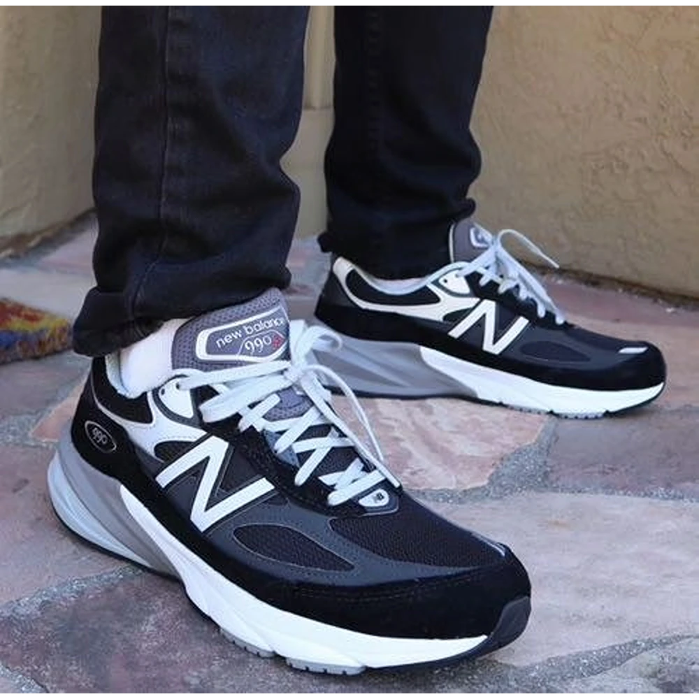 23-New-Balance-990-V6-Black-Grey-3399-1.webp