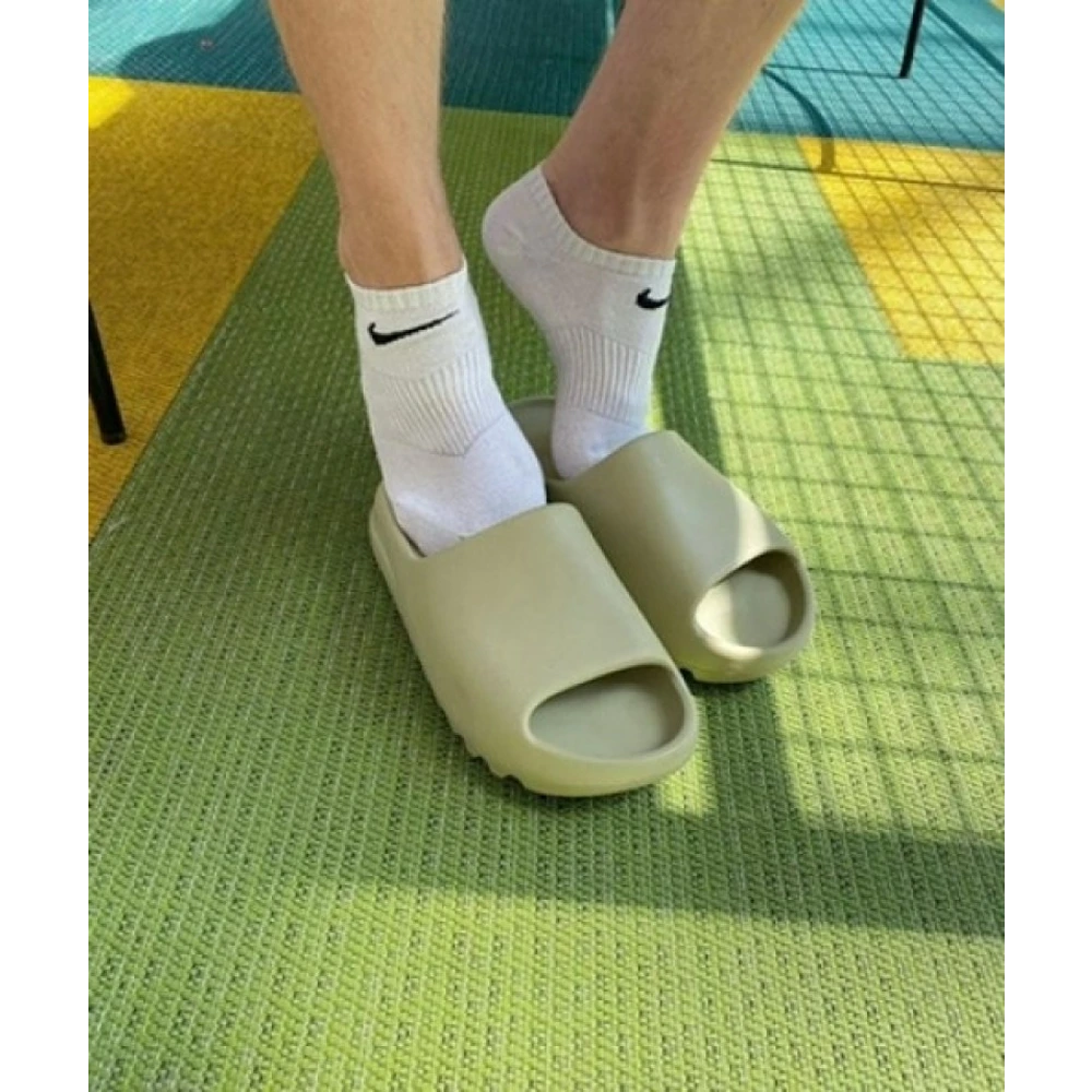 25-Adidas-Yeezy-Slides-Resin-Green-1599-3.webp