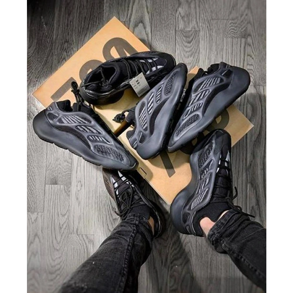 4-Adidas-yezzy-boost-700-v3-alvah-3399-1.webp