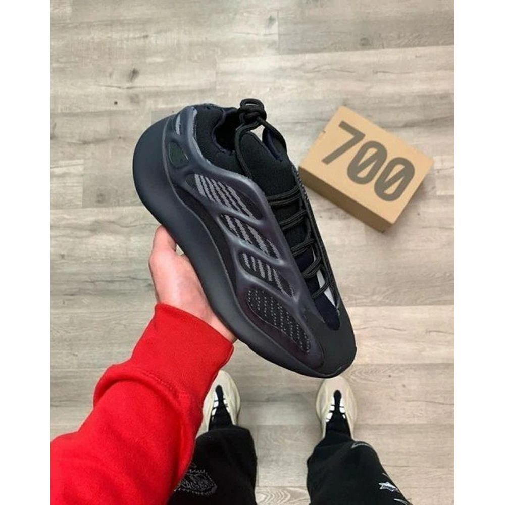 4-Adidas-yezzy-boost-700-v3-alvah-3399-2.webp