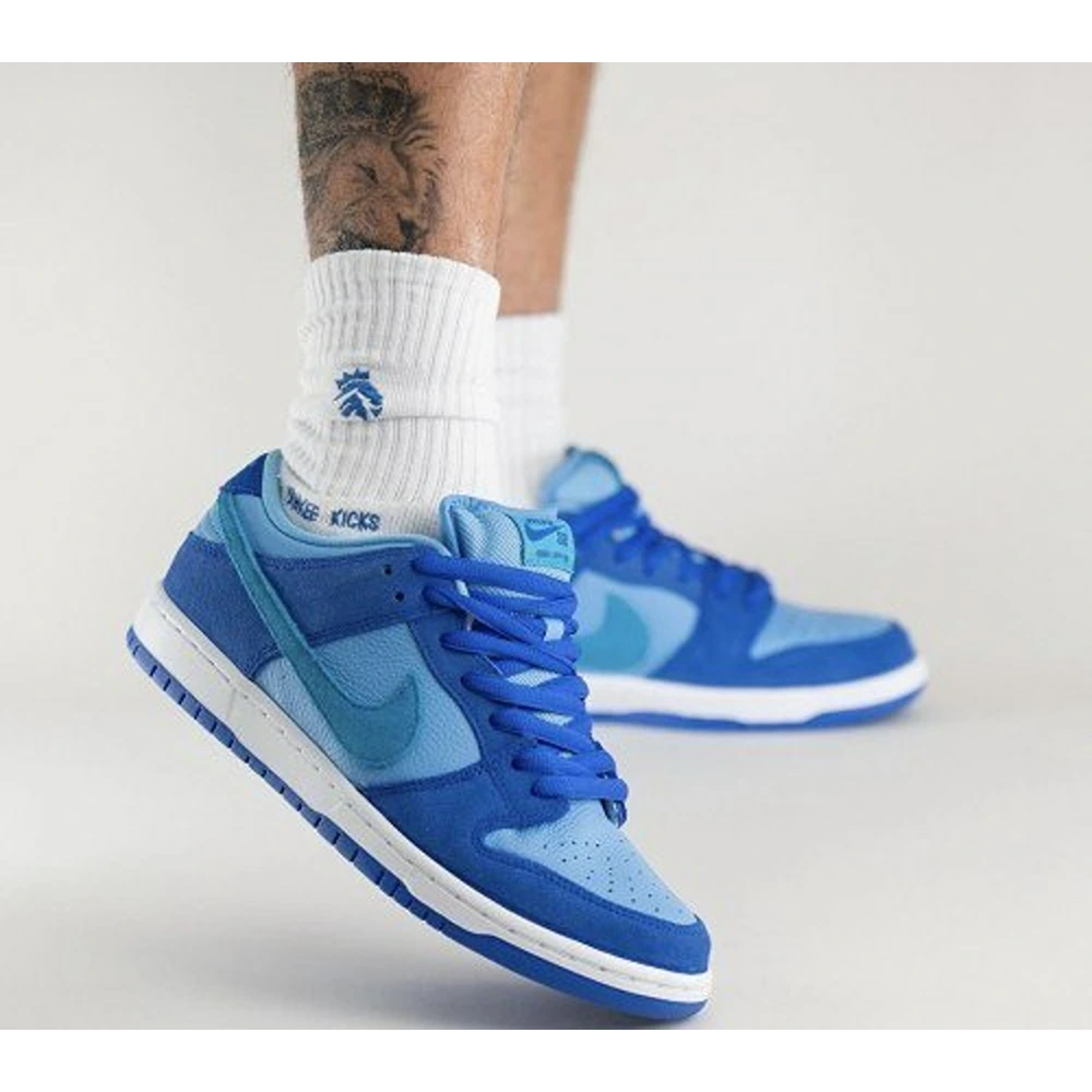 5-Nike-SB-Dunk-Low-Blue-Raspberry-2999-3.webp