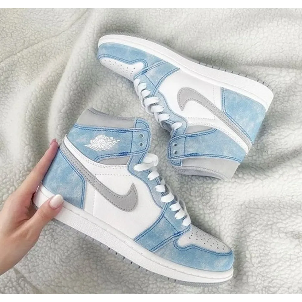 6-Nike-Air-Jordan-1-hyper-royal-3500.webp