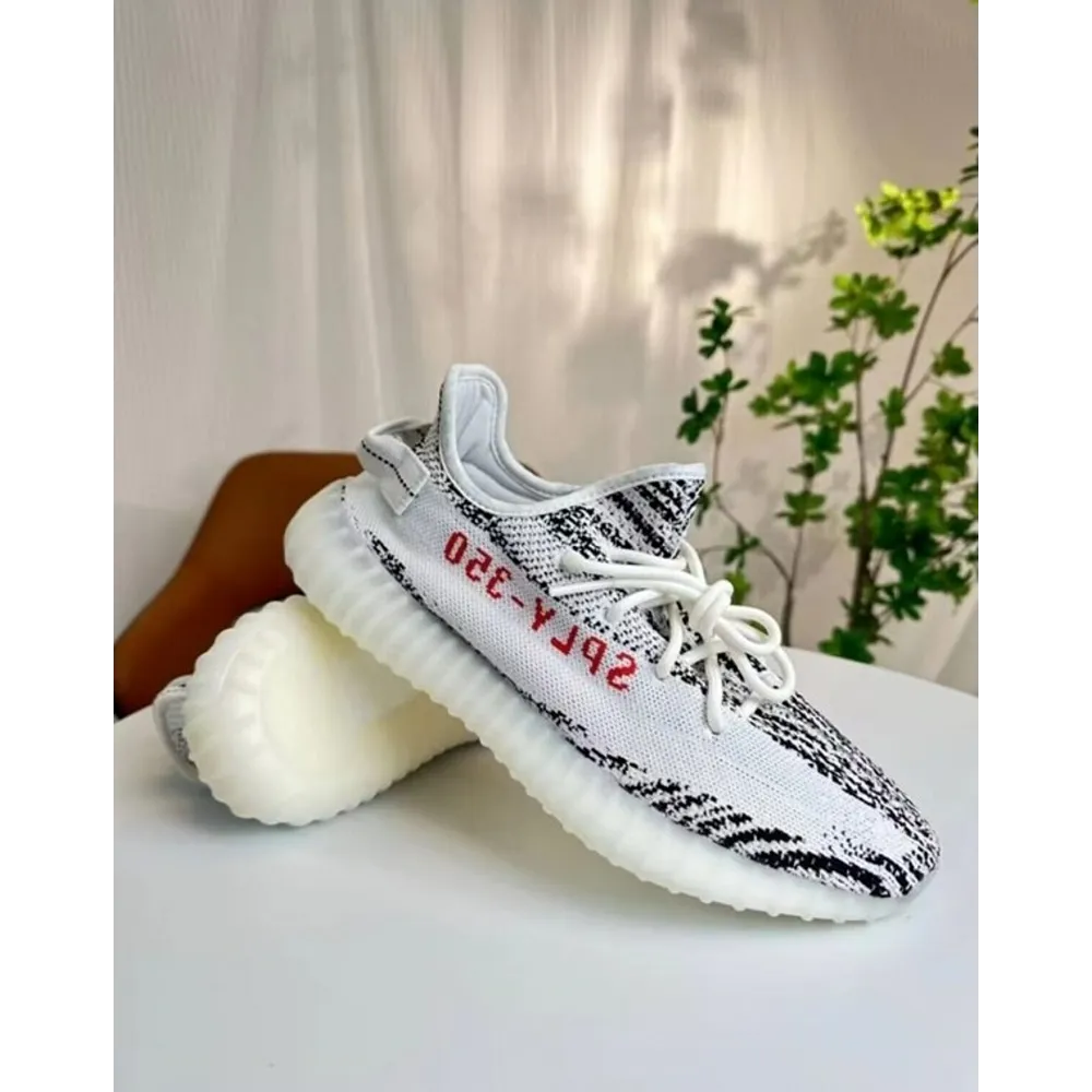 7-Adidas-yeezy-boost-350-v2-zebra-3200.webp