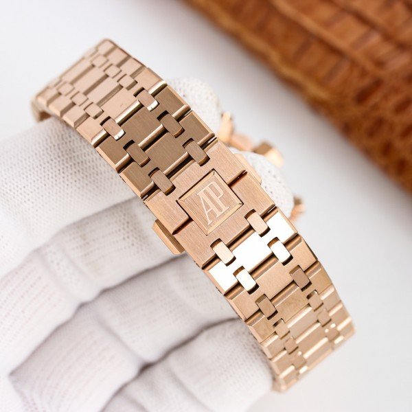 Audemars-pigue_t-royal-oak-chronograph-gold-2.jpg