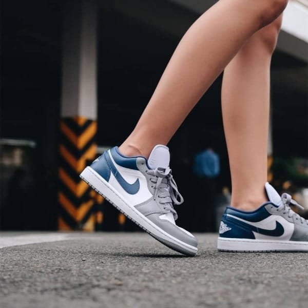 air-jordan-1-low-stealth-french-blue-dc0774-042-9-600x600-1.jpg