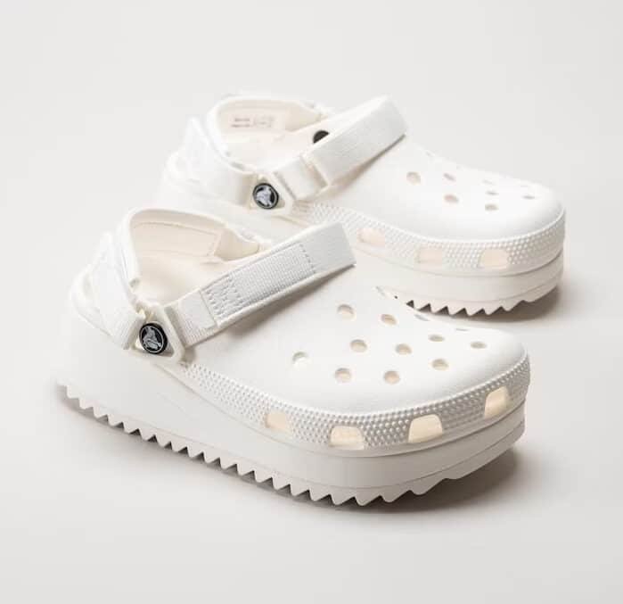 65231039-Crocs-Classic-Hiker-Clog-206772-143-White-Vita-badtofflor-med-plata-15-e1714135459140.jpg