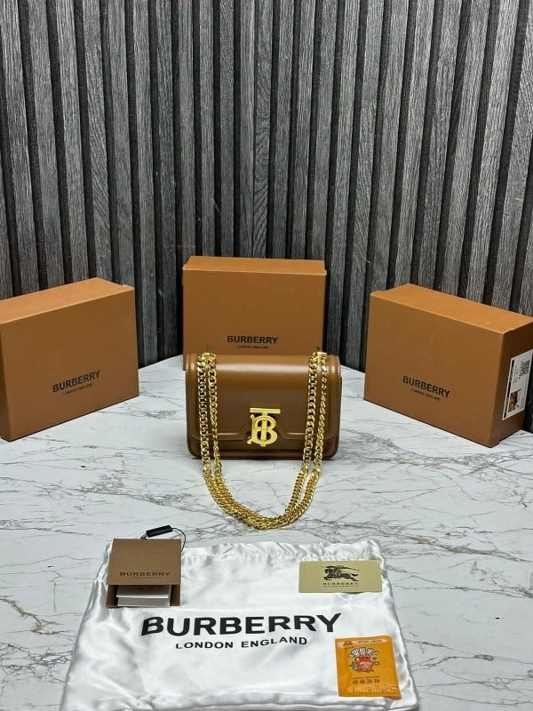 Burberr_y-TB-Smooth-Leather-Chain-Shoulder-Bag3499.jpg