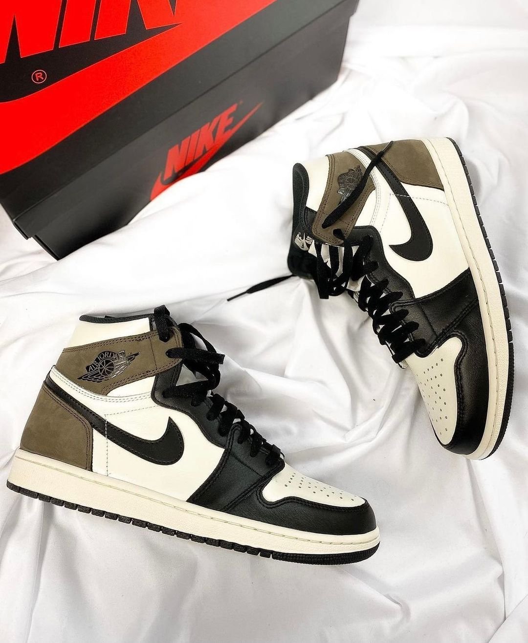 Nike Air Jordan 1 Retro High OG Dark Mocha Top UA (1) Nike Air Jordan 1 Retro High OG Dark Mocha Top UA