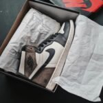 Nike Air Jordan 1 Retro High OG Dark Mocha Top UA