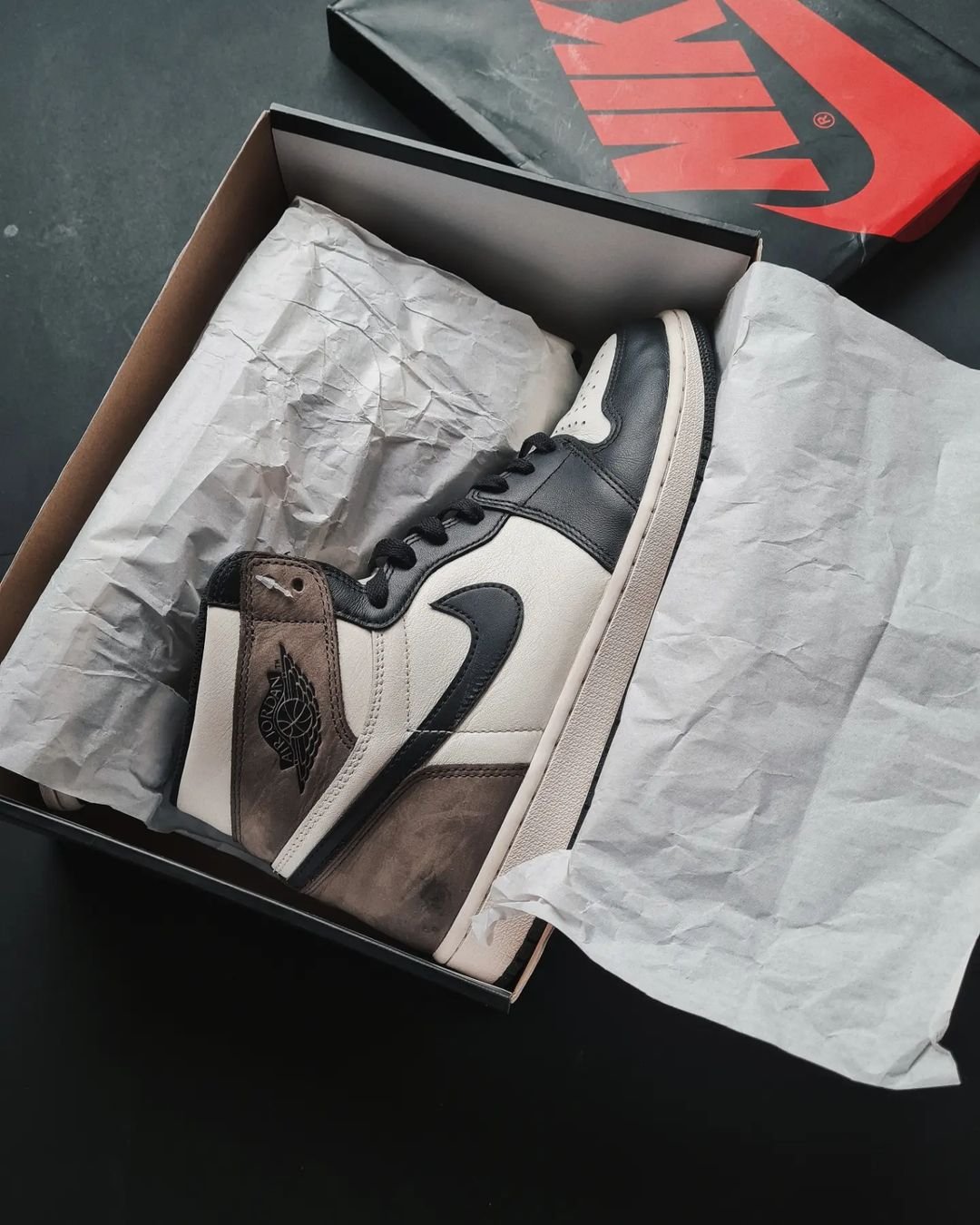Nike Air Jordan 1 Retro High OG Dark Mocha Top UA (4) Nike Air Jordan 1 Retro High OG Dark Mocha Top UA