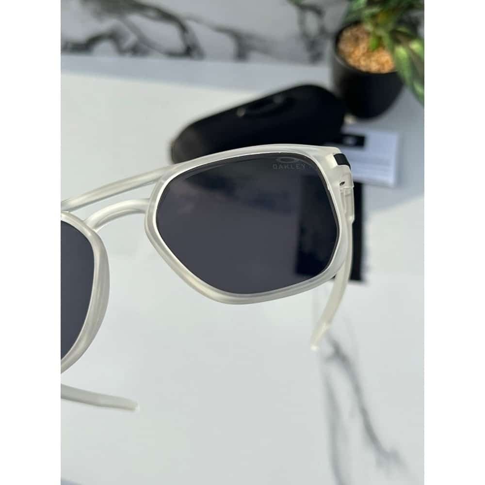 Oakley-Sunglasses-For-Men-White-Black-4.jpg