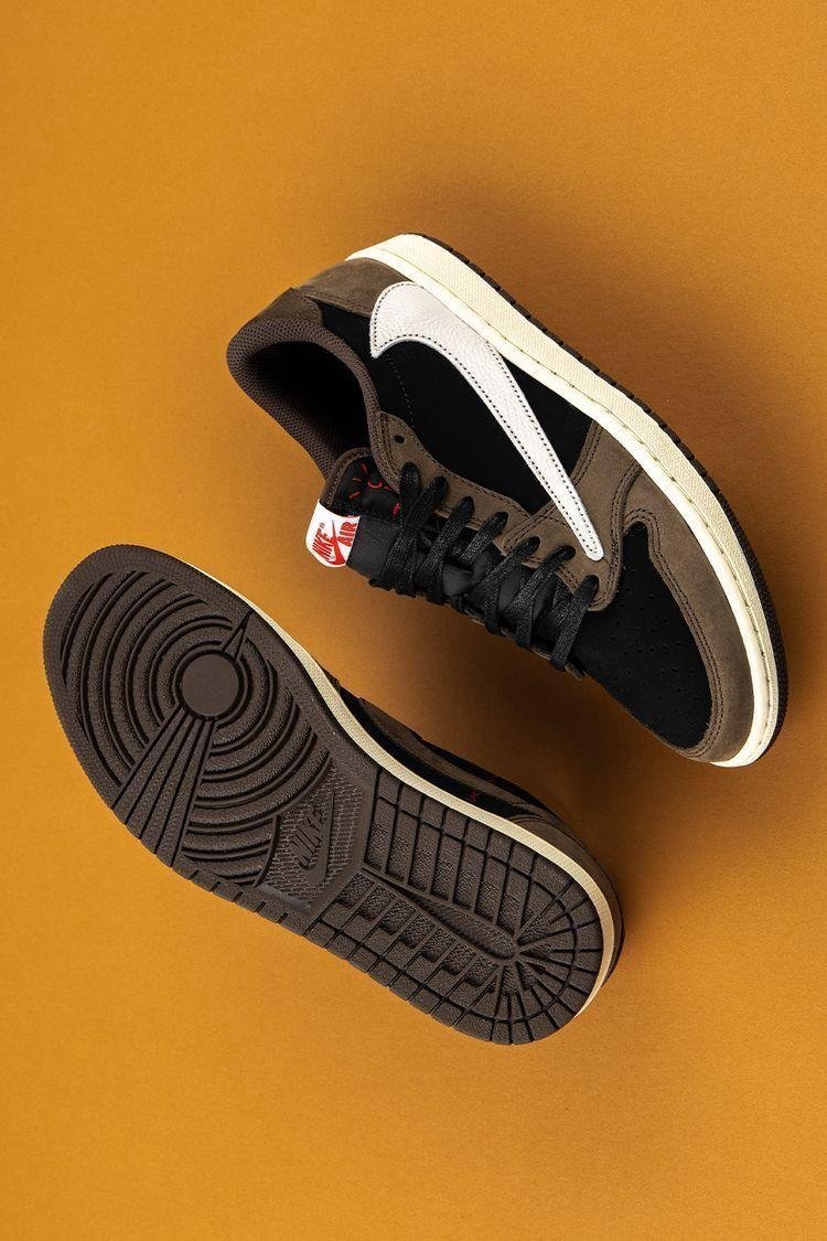 Travis Scott Air Jordan 1 Low OG Dark Mocha Semi UA (2) Travis Scott Air Jordan 1 Low OG Dark Mocha Semi UA