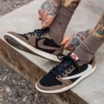 Travis Scott Air Jordan 1 Low OG Dark Mocha Semi UA