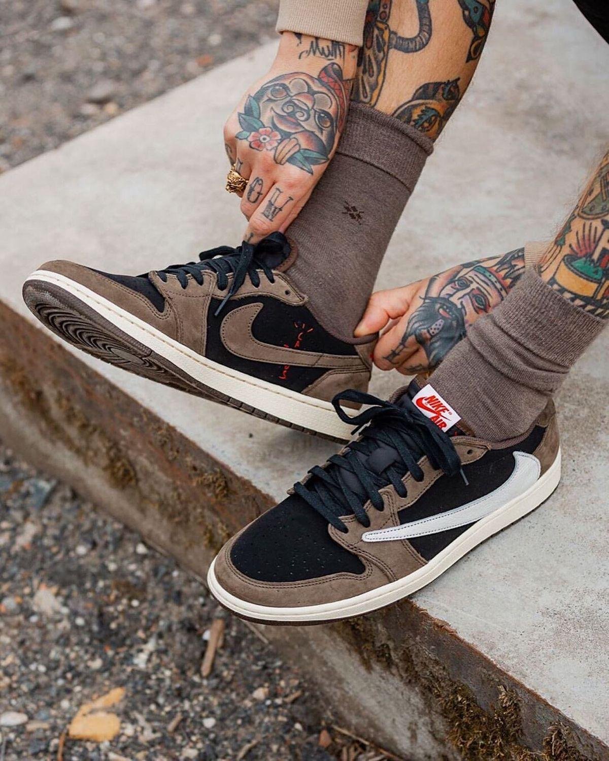 Travis Scott Air Jordan 1 Low OG Dark Mocha Semi UA (3) Travis Scott Air Jordan 1 Low OG Dark Mocha Semi UA