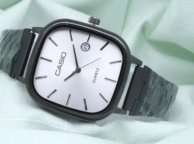 Quartz Classic Black & White Watch For Men & Women
