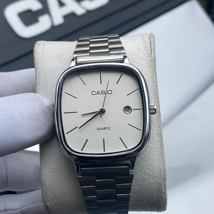 Quartz Classic silver Watch For Men & Women - ( 35 mm Dial Size ) Quartz Classic silver Watch For Men & Women - ( 35 mm Dial Size )