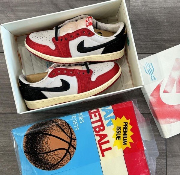 Nike Air Jordan 1 Low TROPHY ROOM Men Shoes (9) Nike Air Jordan 1 Low TROPHY ROOM Men Shoes