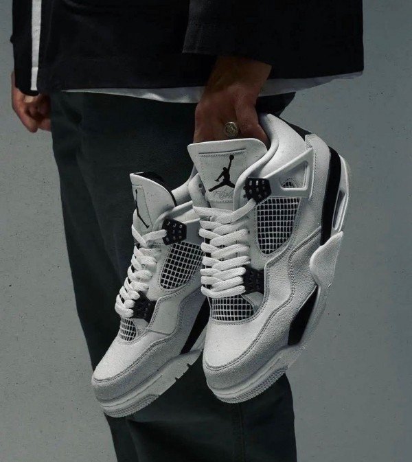 Nike SB Air Jordan 4 Military Black