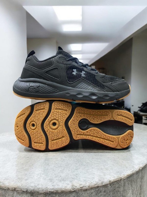 Under Armour UA HOVR Black Gum (1)