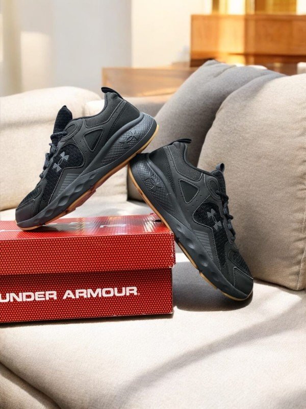 Under Armour UA HOVR Black Gum (4)