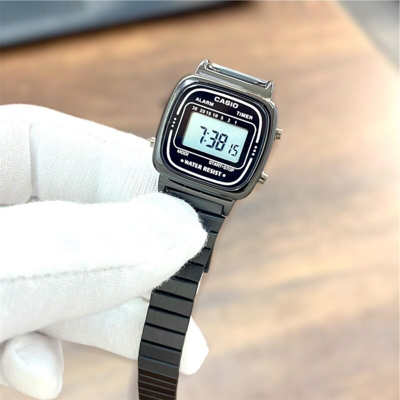 casio-vintage-digital-black-1.jpg
