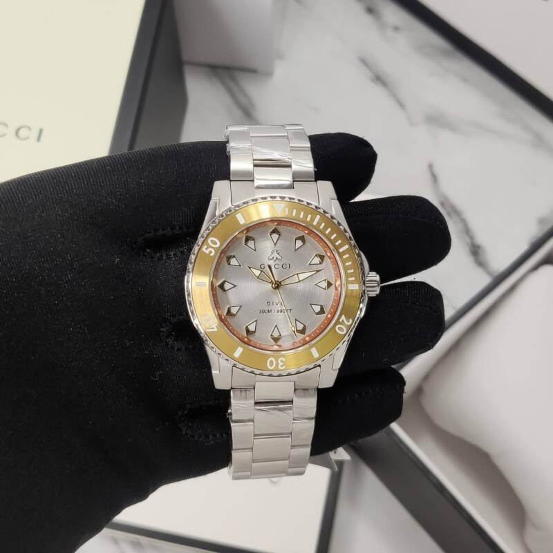 gucci-unisex-dive-ya136357.jpg