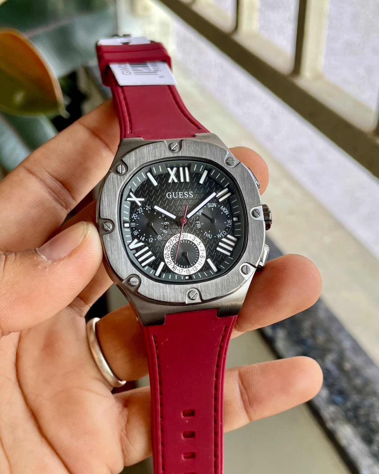 guess-headline-gw0571g4.jpg
