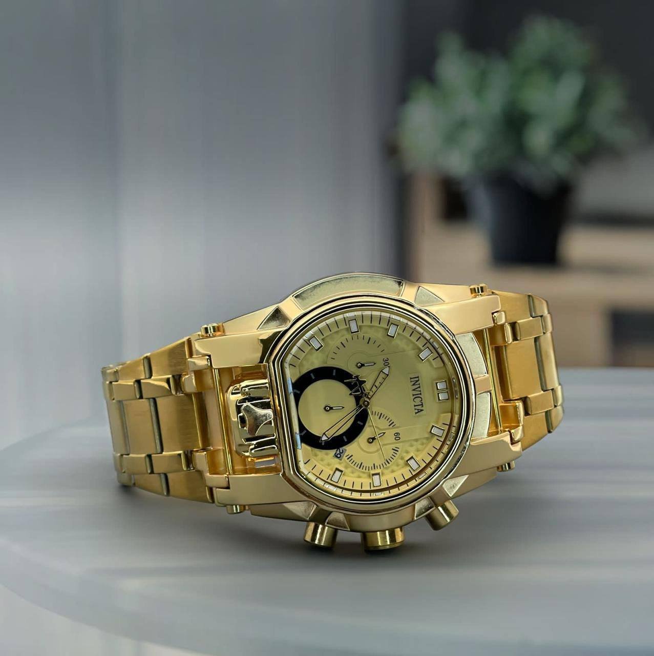 invicta-reserve-bolt-zeus-magnum-2.jpg