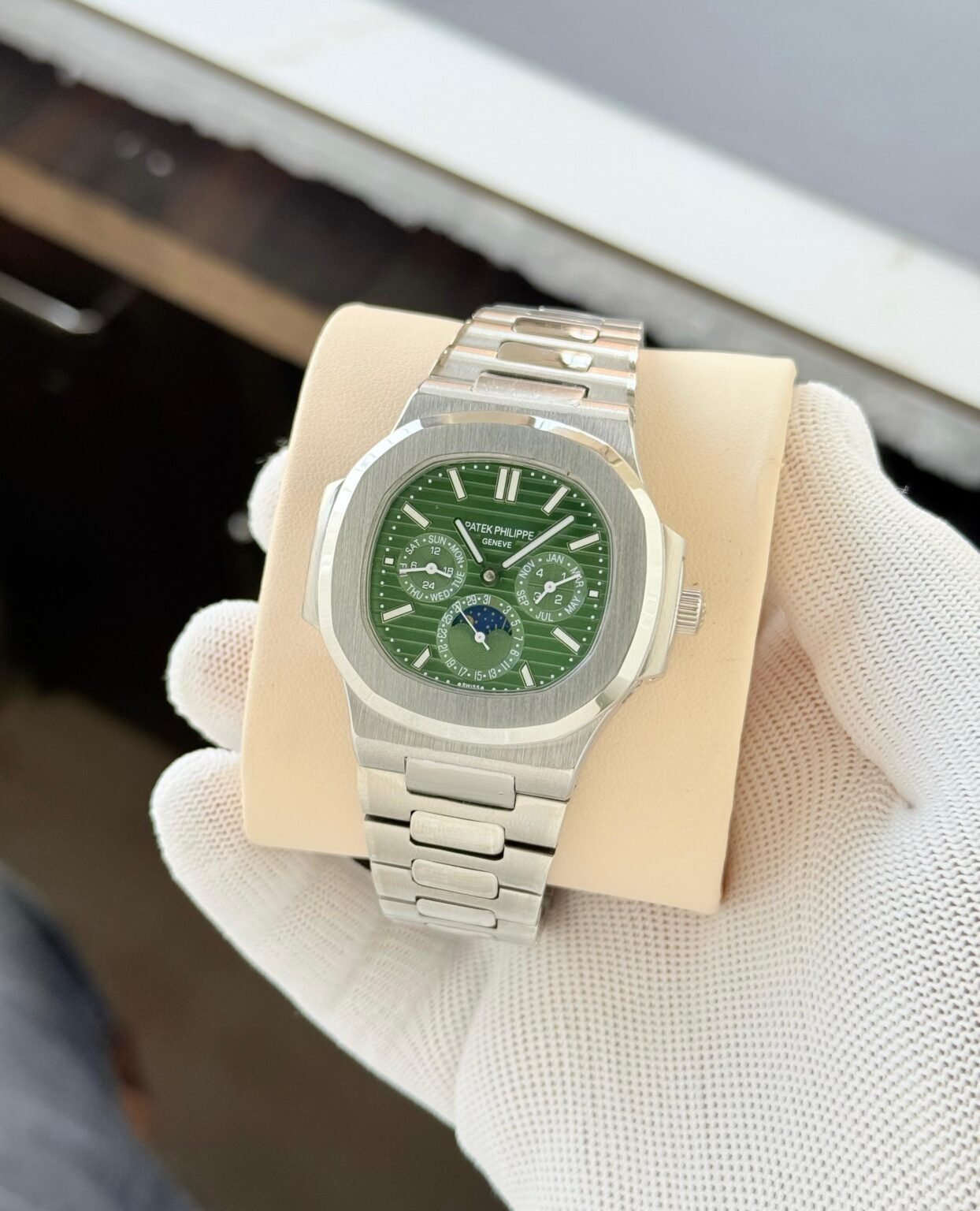 patek-philippe-exclusive-nautilus-6.jpg