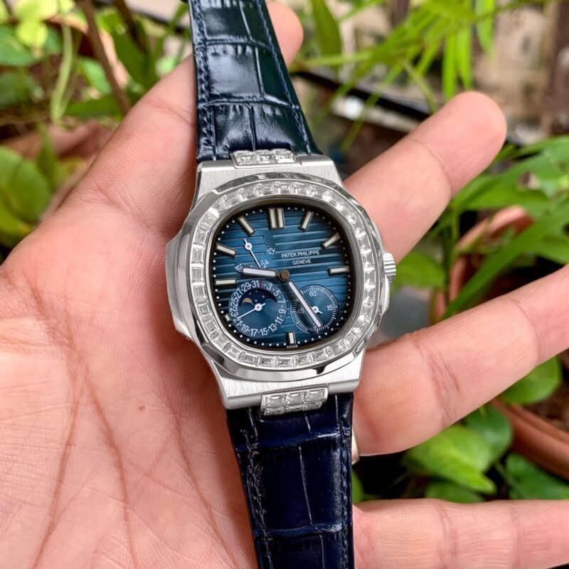 patek-philippe-nautilus-5724g-001-diamond.jpg
