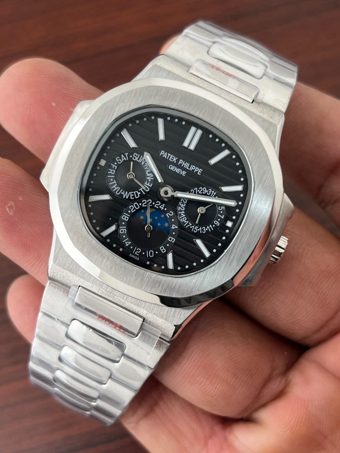 patek-philippe-nautilus-automatic-2.jpg